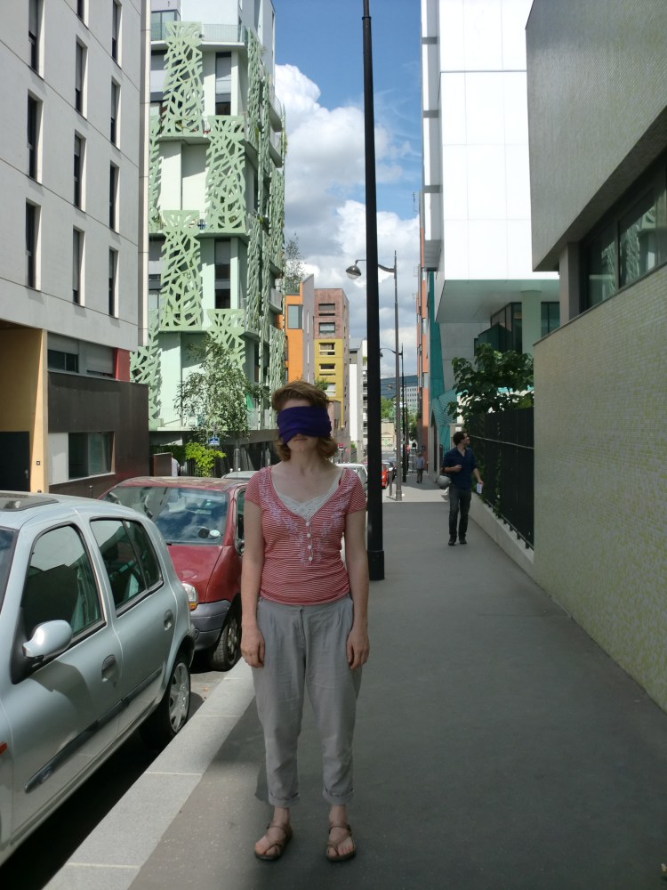 Maison de Beton, Rosa participating in a smell tour